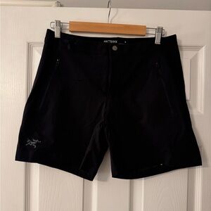 Arc'teryx Black 6” Gamma Short